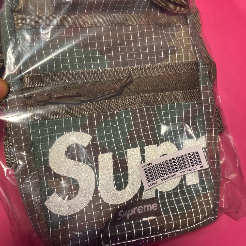 Supreme side bag ( cross body bag)